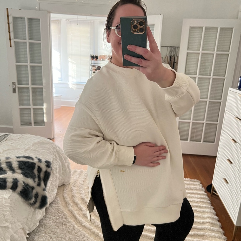 Varley Mae Boyfriend Cream Sweat in 1X